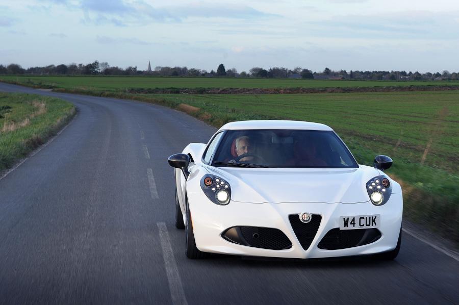  Alfa Romeo 4C 2015 года  (UK) (фото 10 из 45)
